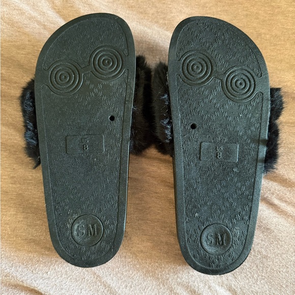 Steve Madden black fuzzy slide - Picture 3 of 4